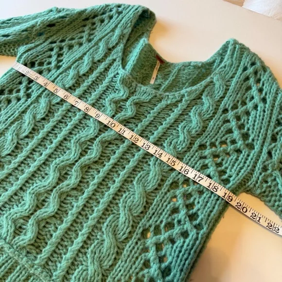 Free People Fluff cableknit chunky pullover sweater, scoop neck, green sz M - Picture 3 of 13